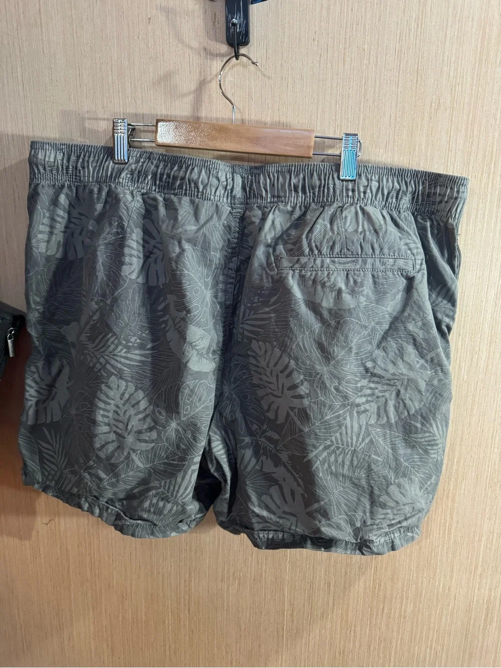 Amazon Essentials Grey Tropical Print Drawstring Casual Shorts Size XL